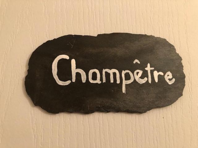 ホテル Les Trois Cornets Saint-Ouen-des-Champs エクステリア 写真